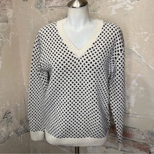 Long Wharf L NWT V neck sweater white blue all over design sustainable recycled